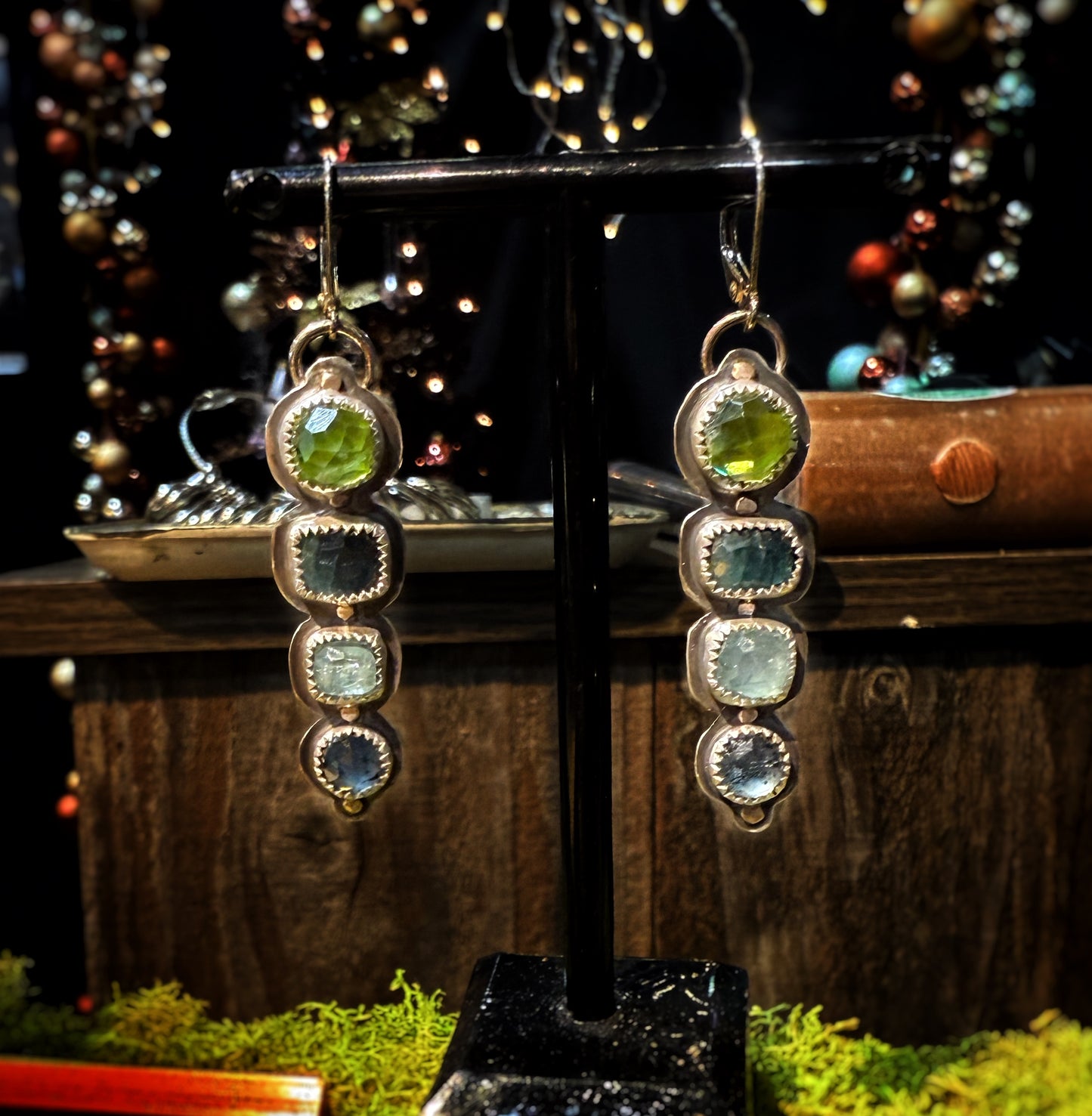 Multi-stone hangers